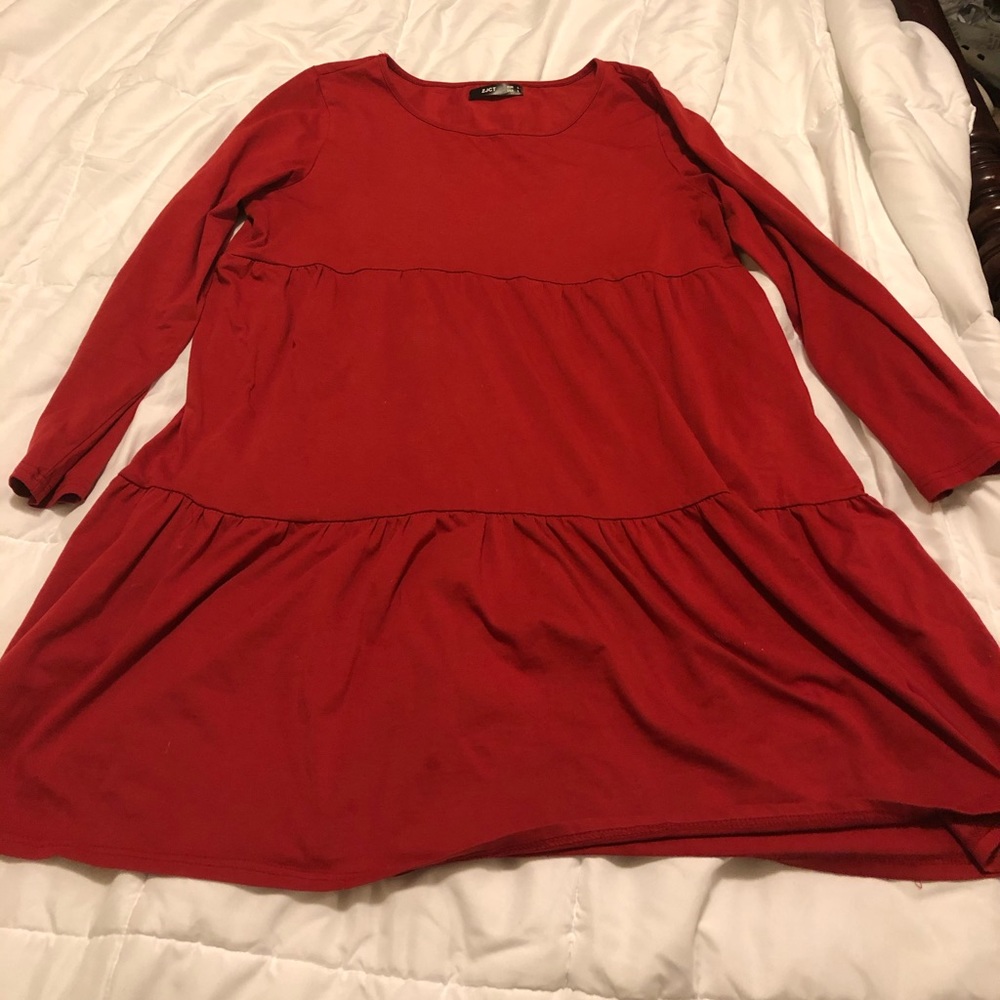 Long sleeve red pleated dress